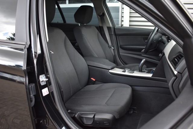 BMW 3-SERIE 330I AUT. TOURING LUXURY EDITION / LED PAKKET / EL. A-KLEP / EL. TREKH., Grouwstra Auto`s, Deventer