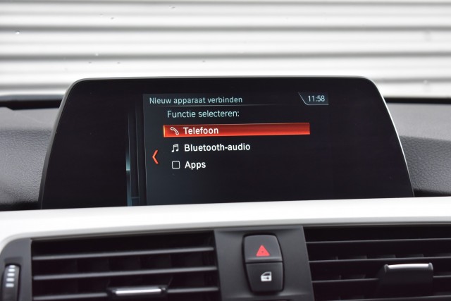 BMW 3-SERIE 330I AUT. TOURING LUXURY EDITION / LED PAKKET / EL. A-KLEP / EL. TREKH., Grouwstra Auto`s, Deventer