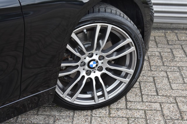BMW 3-SERIE 330I AUT. TOURING LUXURY EDITION / LED PAKKET / EL. A-KLEP / EL. TREKH., Grouwstra Auto`s, Deventer