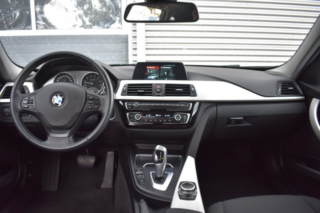 BMW 3-SERIE 330I AUT. TOURING LUXURY EDITION / LED PAKKET / EL. A-KLEP / EL. TREKH., Grouwstra Auto`s, Deventer