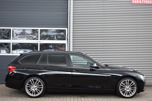 BMW 3-SERIE 330I AUT. TOURING LUXURY EDITION / LED PAKKET / EL. A-KLEP / EL. TREKH., Grouwstra Auto`s, Deventer