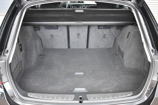 BMW 3-SERIE 330I AUT. TOURING LUXURY EDITION / LED PAKKET / EL. A-KLEP / EL. TREKH., Grouwstra Auto`s, Deventer