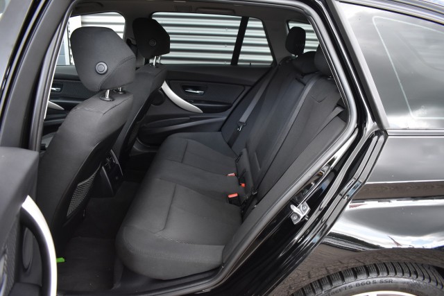 BMW 3-SERIE 330I AUT. TOURING LUXURY EDITION / LED PAKKET / EL. A-KLEP / EL. TREKH., Grouwstra Auto`s, Deventer