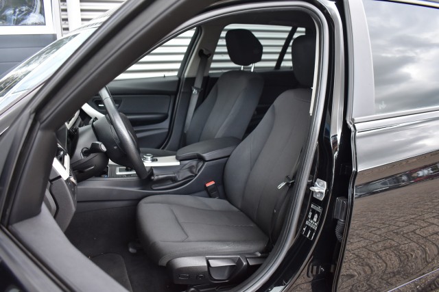 BMW 3-SERIE 330I AUT. TOURING LUXURY EDITION / LED PAKKET / EL. A-KLEP / EL. TREKH., Grouwstra Auto`s, Deventer