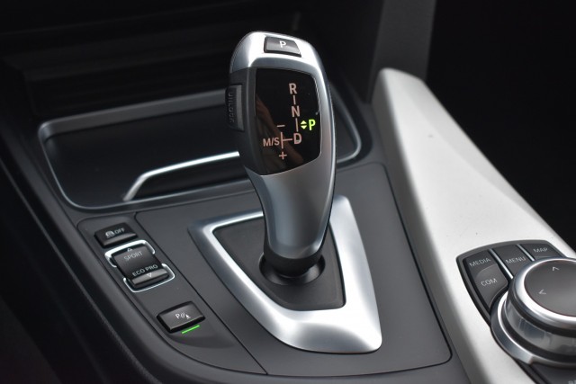 BMW 3-SERIE 330I AUT. TOURING LUXURY EDITION / LED PAKKET / EL. A-KLEP / EL. TREKH., Grouwstra Auto`s, Deventer