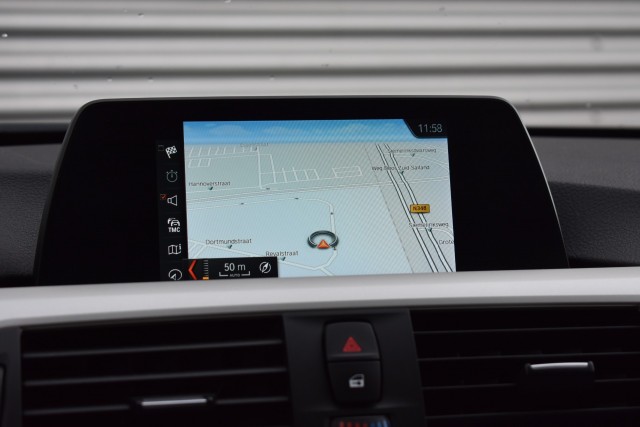 BMW 3-SERIE 330I AUT. TOURING LUXURY EDITION / LED PAKKET / EL. A-KLEP / EL. TREKH., Grouwstra Auto`s, Deventer