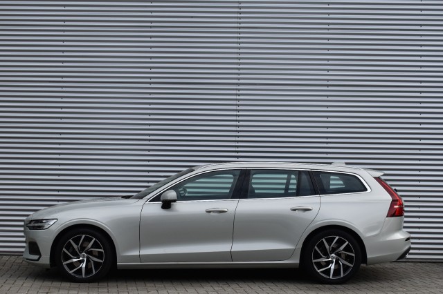 VOLVO V60 2.0 T4 MOMENT.PRO / POLESTAR ENGINEERD / NL AUTO , Grouwstra Auto`s, Deventer
