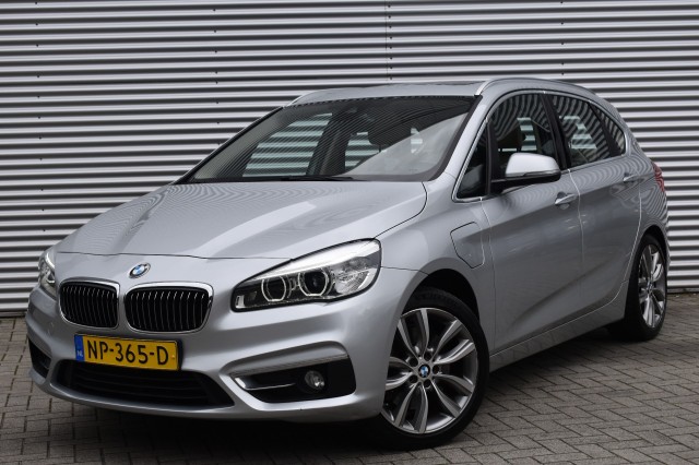 BMW 2-SERIE 225XE PHEV LUXURY / LEDER / HUD / P.DAK / SPORTSTOELEN / P.CAMER, Grouwstra Auto`s, Deventer