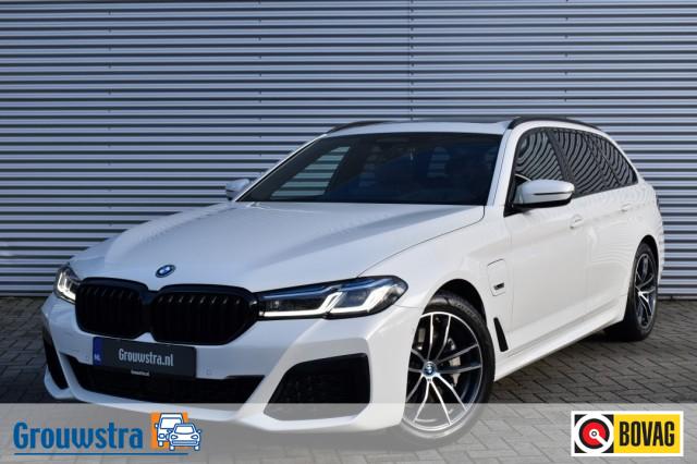 BMW 5-SERIE 530E TOURING / M-PAKKET / LASERLICHT / ADAP. CRUISE / P.DAK, Grouwstra Auto`s, Deventer