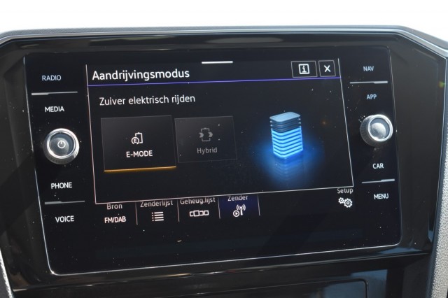VOLKSWAGEN PASSAT 1.4 TSI PHEV GTE / ADAP. CRUISE / P.CAM. / 100% DEALER ONDH., Grouwstra Auto`s, Deventer