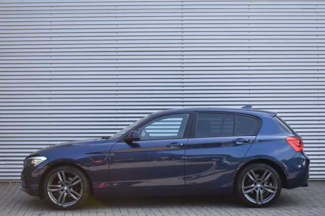 BMW 1-SERIE 116I 5DRS. / 18inch M SPORT / APPLE CARPLAY + NAVI / P.CAM + PDC V+A, Grouwstra Auto`s, Deventer