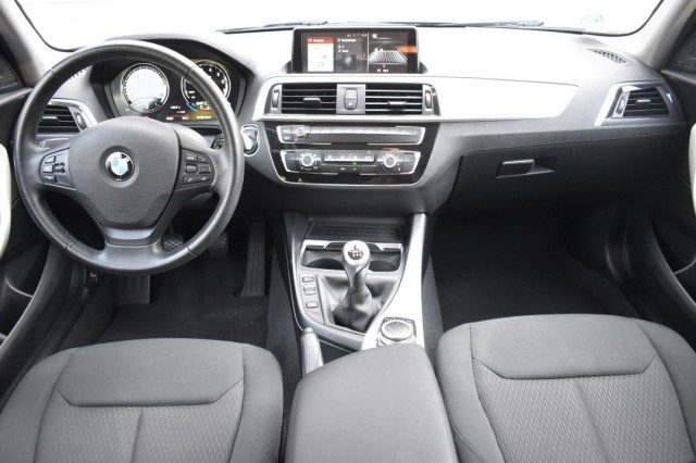 BMW 1-SERIE 116I 5DRS. / 18inch M SPORT / APPLE CARPLAY + NAVI / P.CAM + PDC V+A, Grouwstra Auto`s, Deventer
