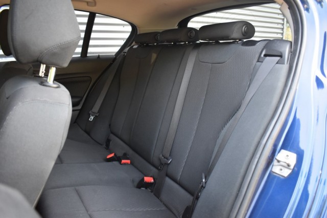 BMW 1-SERIE 116I 5DRS. / 18inch M SPORT / APPLE CARPLAY + NAVI / P.CAM + PDC V+A, Grouwstra Auto`s, Deventer