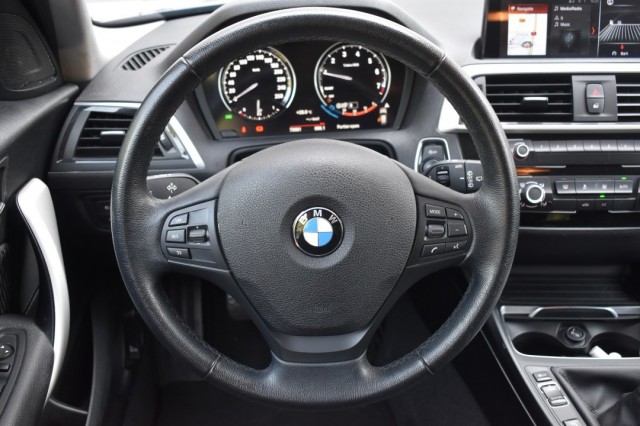 BMW 1-SERIE 116I 5DRS. / 18inch M SPORT / APPLE CARPLAY + NAVI / P.CAM + PDC V+A, Grouwstra Auto`s, Deventer