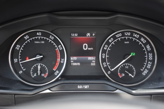 SKODA SUPERB COMBI 1.4 TSI DSG7 STYLE BUSINESS / P.DAK / EL. STOELEN / KEYLESS, Grouwstra Auto`s, Deventer