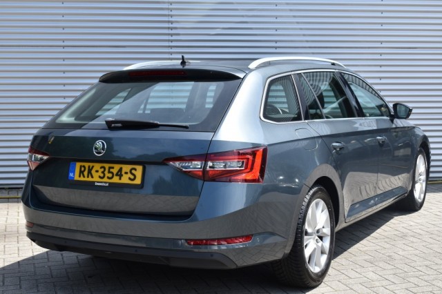 SKODA SUPERB COMBI 1.4 TSI DSG7 STYLE BUSINESS / P.DAK / EL. STOELEN / KEYLESS, Grouwstra Auto`s, Deventer