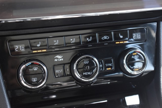 SKODA SUPERB COMBI 1.4 TSI DSG7 STYLE BUSINESS / P.DAK / EL. STOELEN / KEYLESS, Grouwstra Auto`s, Deventer