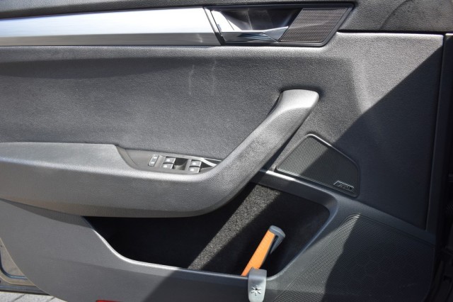 SKODA SUPERB COMBI 1.4 TSI DSG7 STYLE BUSINESS / P.DAK / EL. STOELEN / KEYLESS, Grouwstra Auto`s, Deventer