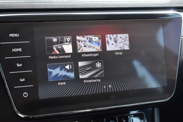 SKODA SUPERB COMBI 1.4 TSI DSG7 STYLE BUSINESS / P.DAK / EL. STOELEN / KEYLESS, Grouwstra Auto`s, Deventer