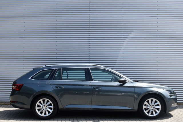 SKODA SUPERB COMBI 1.4 TSI DSG7 STYLE BUSINESS / P.DAK / EL. STOELEN / KEYLESS, Grouwstra Auto`s, Deventer