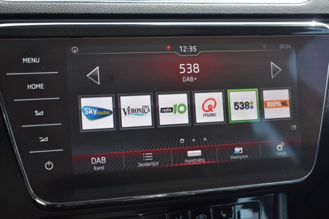 SKODA SUPERB COMBI 1.4 TSI DSG7 STYLE BUSINESS / P.DAK / EL. STOELEN / KEYLESS, Grouwstra Auto`s, Deventer