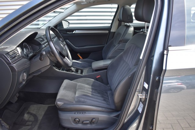 SKODA SUPERB COMBI 1.4 TSI DSG7 STYLE BUSINESS / P.DAK / EL. STOELEN / KEYLESS, Grouwstra Auto`s, Deventer