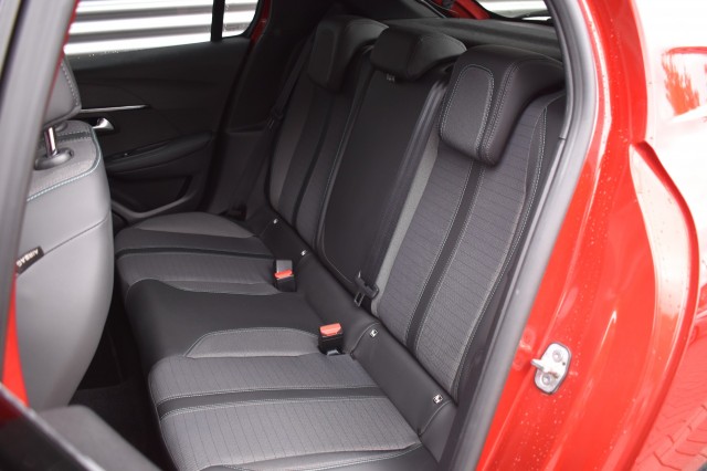 PEUGEOT 208 1.2 PURETECH ALLURE / NAVI + APP CONNECT / ECC / PDC / LED PAKKET, Grouwstra Auto`s, Deventer