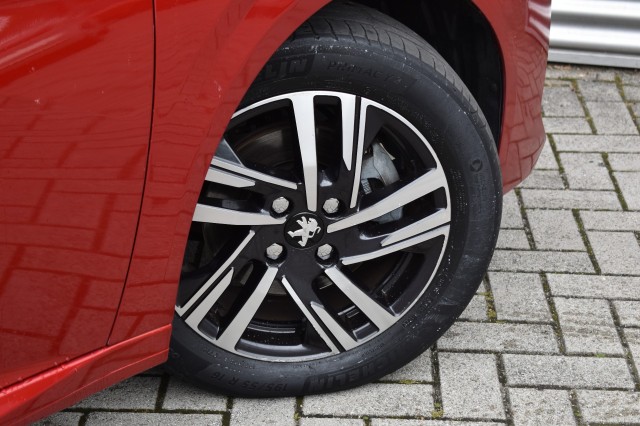 PEUGEOT 208 1.2 PURETECH ALLURE / NAVI + APP CONNECT / ECC / PDC / LED PAKKET, Grouwstra Auto`s, Deventer