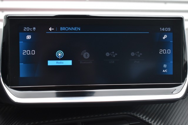 PEUGEOT 208 1.2 PURETECH ALLURE / NAVI + APP CONNECT / ECC / PDC / LED PAKKET, Grouwstra Auto`s, Deventer