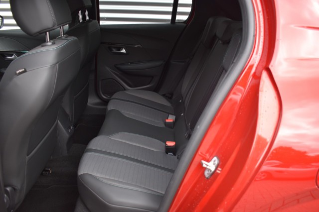 PEUGEOT 208 1.2 PURETECH ALLURE / NAVI + APP CONNECT / ECC / PDC / LED PAKKET, Grouwstra Auto`s, Deventer