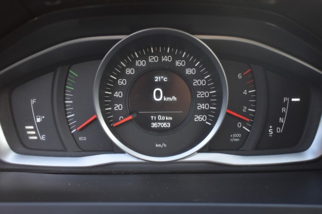 VOLVO V60 1.6 D2 MOMENTUM / TREKHAAK / PDC / VOORRUIT VERW., Grouwstra Auto`s, Deventer