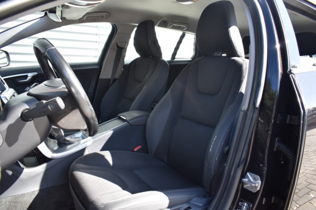 VOLVO V60 1.6 D2 MOMENTUM / TREKHAAK / PDC / VOORRUIT VERW., Grouwstra Auto`s, Deventer