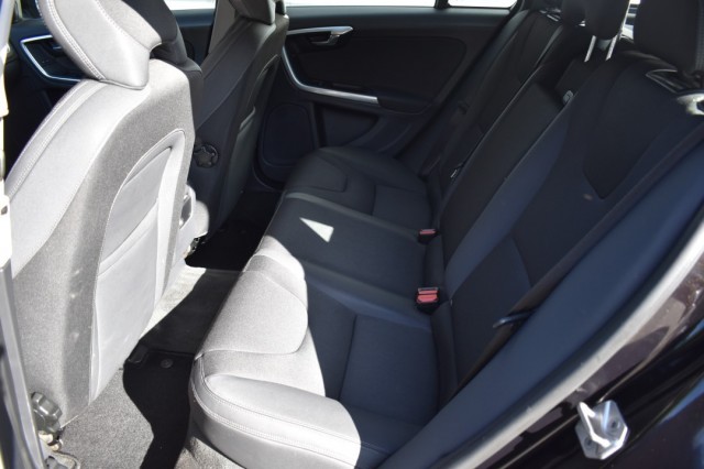 VOLVO V60 1.6 D2 MOMENTUM / TREKHAAK / PDC / VOORRUIT VERW., Grouwstra Auto`s, Deventer