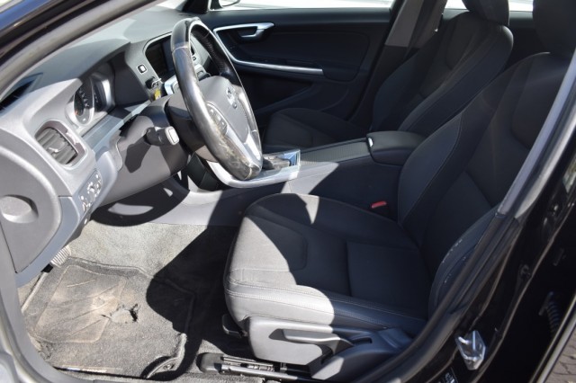 VOLVO V60 1.6 D2 MOMENTUM / TREKHAAK / PDC / VOORRUIT VERW., Grouwstra Auto`s, Deventer