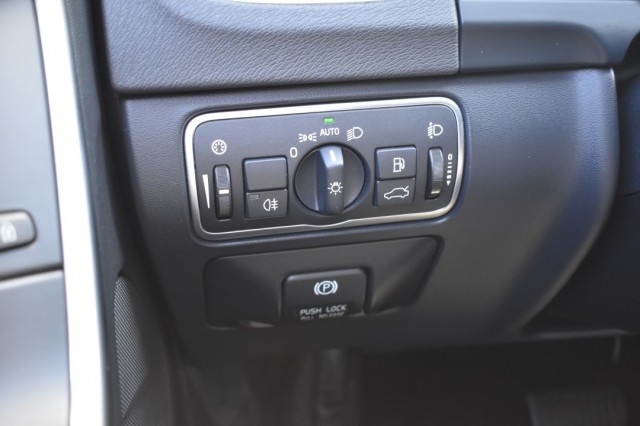 VOLVO V60 1.6 D2 MOMENTUM / TREKHAAK / PDC / VOORRUIT VERW., Grouwstra Auto`s, Deventer