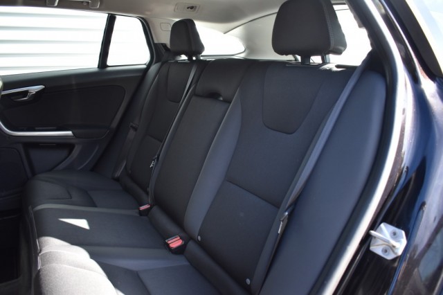 VOLVO V60 1.6 D2 MOMENTUM / TREKHAAK / PDC / VOORRUIT VERW., Grouwstra Auto`s, Deventer