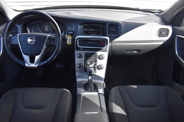 VOLVO V60 1.6 D2 MOMENTUM / TREKHAAK / PDC / VOORRUIT VERW., Grouwstra Auto`s, Deventer