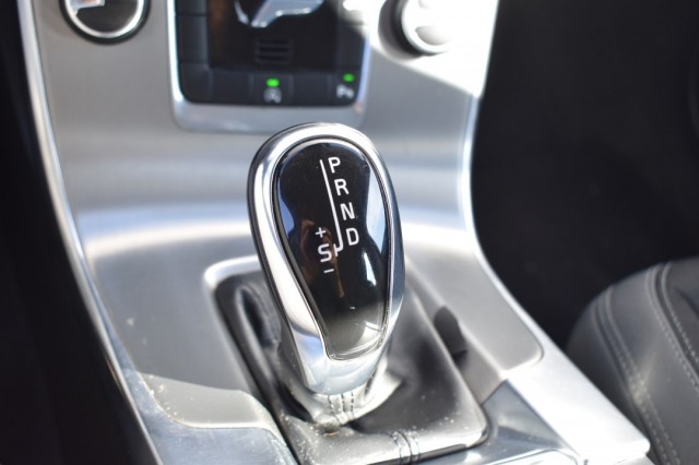 VOLVO V60 1.6 D2 MOMENTUM / TREKHAAK / PDC / VOORRUIT VERW., Grouwstra Auto`s, Deventer