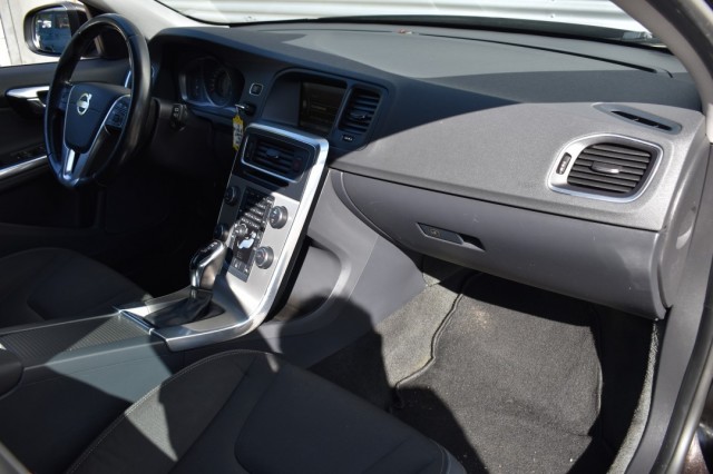 VOLVO V60 1.6 D2 MOMENTUM / TREKHAAK / PDC / VOORRUIT VERW., Grouwstra Auto`s, Deventer