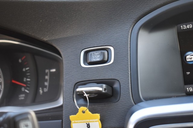 VOLVO V60 1.6 D2 MOMENTUM / TREKHAAK / PDC / VOORRUIT VERW., Grouwstra Auto`s, Deventer