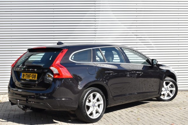 VOLVO V60 1.6 D2 MOMENTUM / TREKHAAK / PDC / VOORRUIT VERW., Grouwstra Auto`s, Deventer