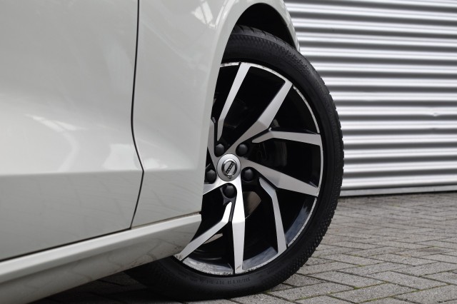 VOLVO V60 2.0 T4 MOMENT.PRO / POLESTAR ENGINEERD / NL AUTO , Grouwstra Auto`s, Deventer