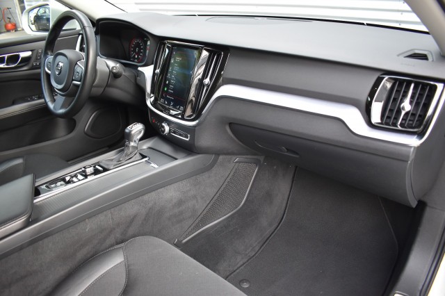 VOLVO V60 2.0 T4 MOMENT.PRO / POLESTAR ENGINEERD / NL AUTO , Grouwstra Auto`s, Deventer