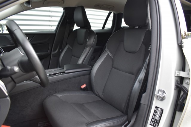 VOLVO V60 2.0 T4 MOMENT.PRO / POLESTAR ENGINEERD / NL AUTO , Grouwstra Auto`s, Deventer