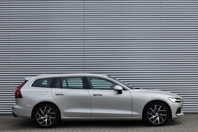 VOLVO V60 2.0 T4 MOMENT.PRO / POLESTAR ENGINEERD / NL AUTO , Grouwstra Auto`s, Deventer