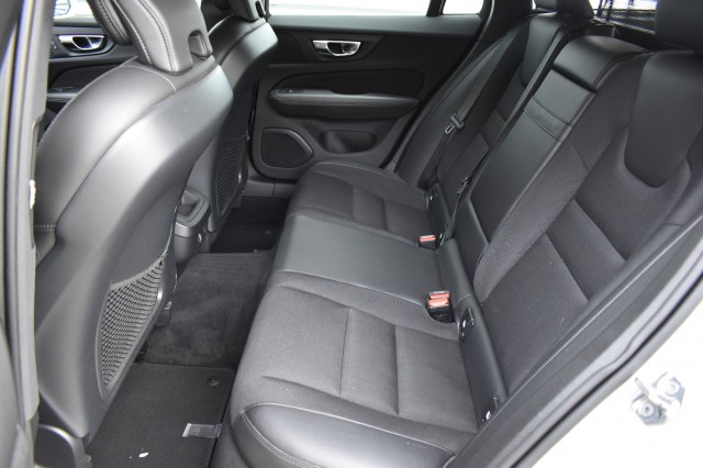 VOLVO V60 2.0 T4 MOMENT.PRO / POLESTAR ENGINEERD / NL AUTO , Grouwstra Auto`s, Deventer