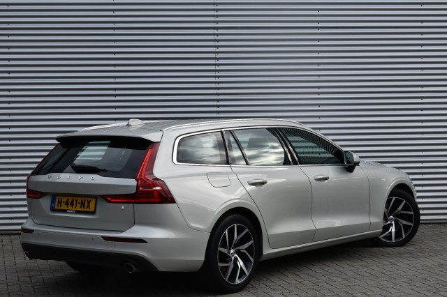 VOLVO V60 2.0 T4 MOMENT.PRO / POLESTAR ENGINEERD / NL AUTO , Grouwstra Auto`s, Deventer
