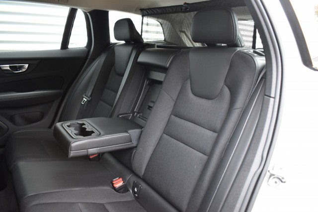 VOLVO V60 2.0 T4 MOMENT.PRO / POLESTAR ENGINEERD / NL AUTO , Grouwstra Auto`s, Deventer