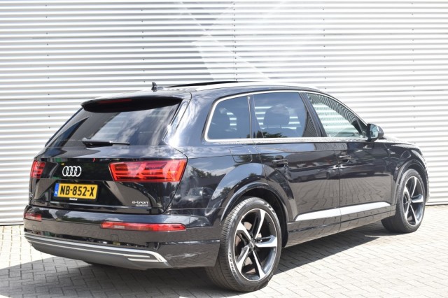 AUDI Q7 3.0 TDI E-TRON QUATTRO SPORT / P.DAK / LEDER / ADAP. CRUISE. / EL. HAAK, Grouwstra Auto`s, Deventer