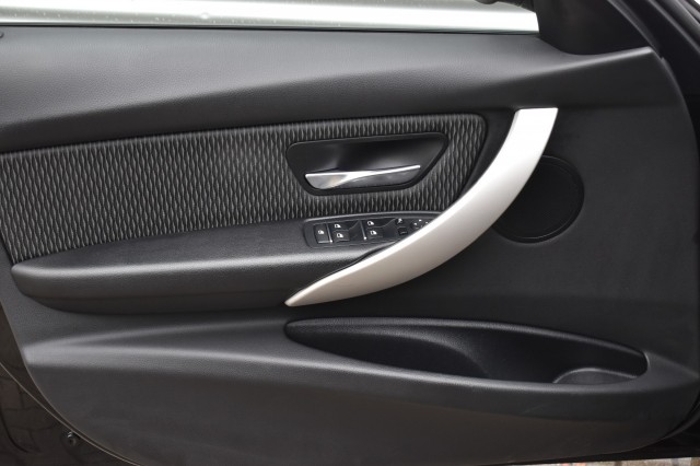 BMW 3-SERIE 330I AUT. TOURING LUXURY EDITION / LED PAKKET / EL. A-KLEP / EL. TREKH., Grouwstra Auto`s, Deventer